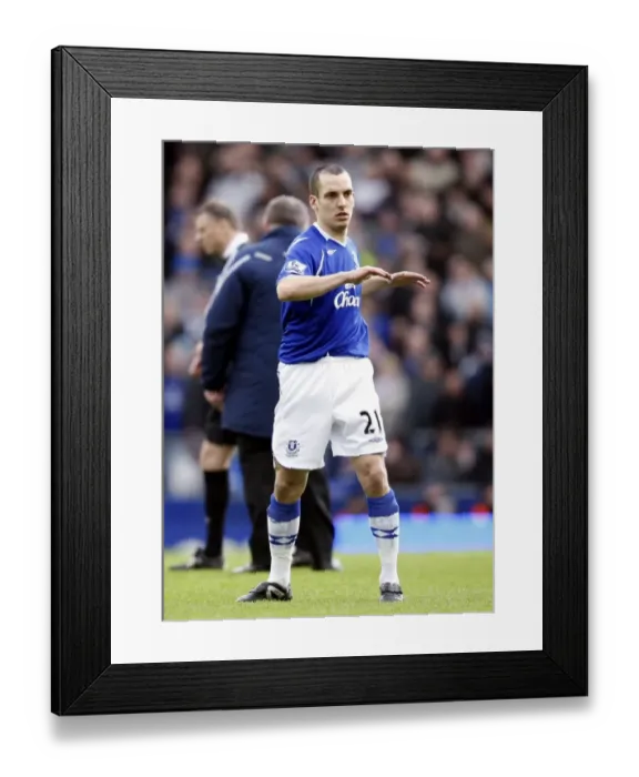 Framed Print : Everton's Leon Osman Readies for FA Cup Quarterfinal Showdown Against Middlesbrough (08 / 09) Framed Print : Everton's Leon Osman Readies for FA Cup Quarterfinal Showdown Against Middlesbrough (08 / 09)