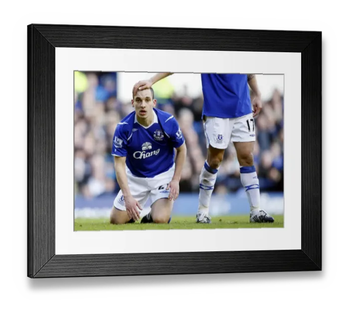 Framed Print : Everton's Leon Osman in FA Cup Quarterfinal Action: Everton vs Middlesbrough (08 / 09) Framed Print : Everton's Leon Osman in FA Cup Quarterfinal Action: Everton vs Middlesbrough (08 / 09)