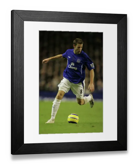 Framed Print : Everton's James Beattie in Action: Mastering the Ball