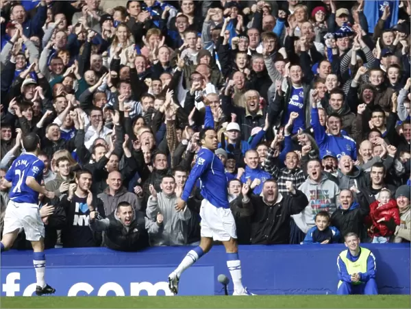 Joleon Lescott Scores His Second Goal: Everton's Victory Over Stoke City (08 / 09 Season)