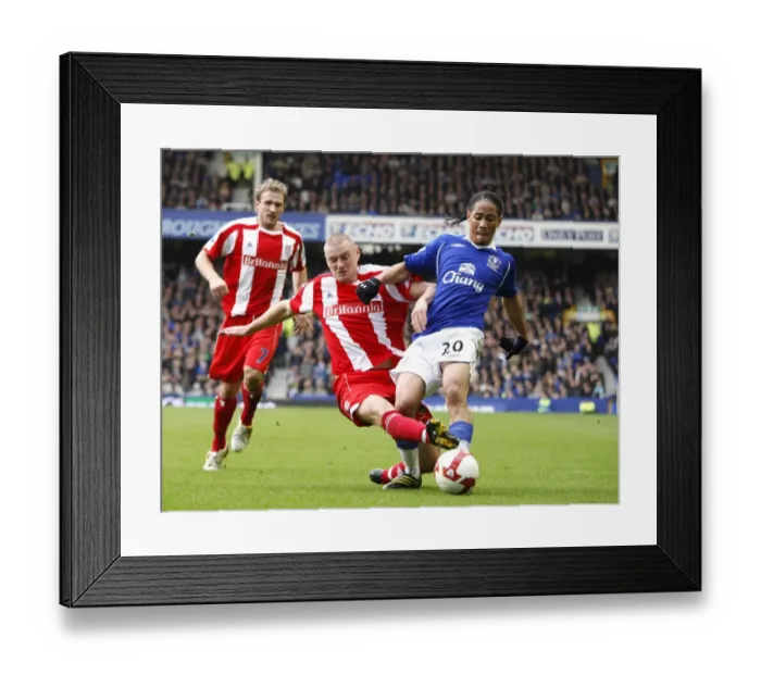 Framed Print : Football - Everton v Stoke City Barclays Premier League Framed Print : Football - Everton v Stoke City Barclays Premier League