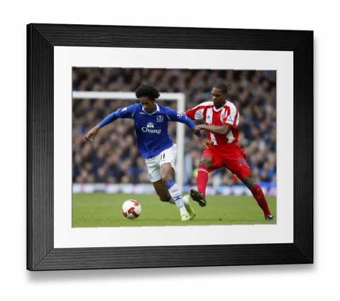 Framed Print : Jo vs Diao: Everton vs Stoke City Clash in the Barclays Premier League (08 / 09) Framed Print : Jo vs Diao: Everton vs Stoke City Clash in the Barclays Premier League (08 / 09)