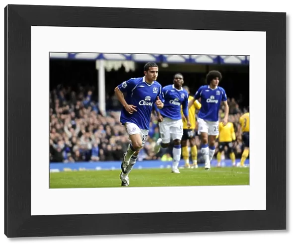 Tim Cahill's Thrilling Goal: Everton's Victory Over West Bromwich Albion, Barclays Premier League 2008-09 Season