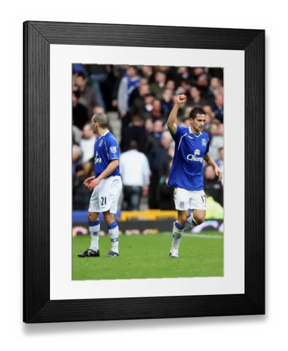 Framed Print : Everton's Tim Cahill Scores the Opener: Everton 1-0 West Bromwich Albion, Barclays Premier League, Goodison Park, 2009 Framed Print : Everton's Tim Cahill Scores the Opener: Everton 1-0 West Bromwich Albion, Barclays Premier League, Goodison Park, 2009