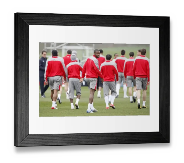 Framed Print : Everton FC: Darren Bent in Training with England Squad, London Colney (March 2009) Framed Print : Everton FC: Darren Bent in Training with England Squad, London Colney (March 2009)