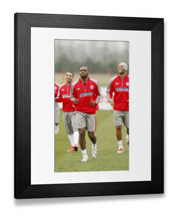 Framed Print : England Training: Darren Bent of Everton in Action at London Colney (March 2009) Framed Print : England Training: Darren Bent of Everton in Action at London Colney (March 2009)