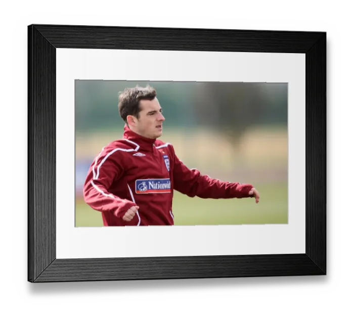 Framed Print : Everton's Leighton Baines at England Training, London Colney (March 2009)