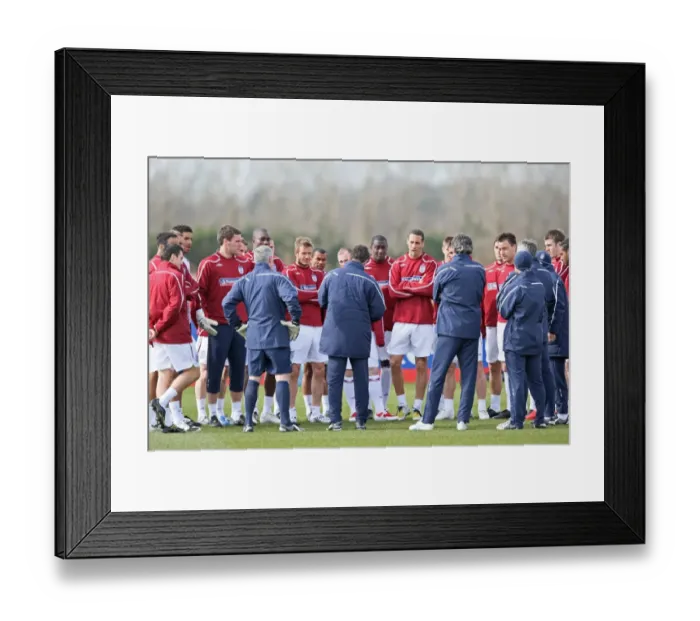 Framed Print : Fabio Capello Speaks to Everton Players during England Training (March 2009) Framed Print : Fabio Capello Speaks to Everton Players during England Training (March 2009)