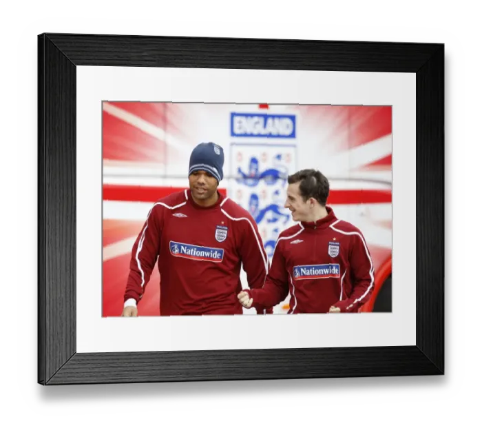 Framed Print : Everton Duo: Lescott and Baines Train with England Squad (March 2009) Framed Print : Everton Duo: Lescott and Baines Train with England Squad (March 2009)