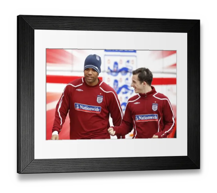 Framed Print : Everton Duo Lescott and Jagielka Train with England Squad at London Colney (March 2009) Framed Print : Everton Duo Lescott and Jagielka Train with England Squad at London Colney (March 2009)