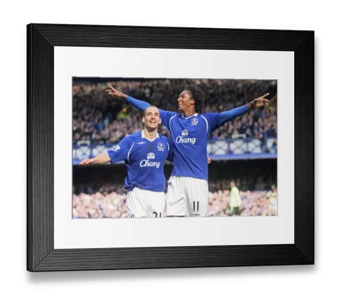 Framed Print : Football - Everton v Wigan Athletic - Barclays Premier Framed Print : Football - Everton v Wigan Athletic - Barclays Premier