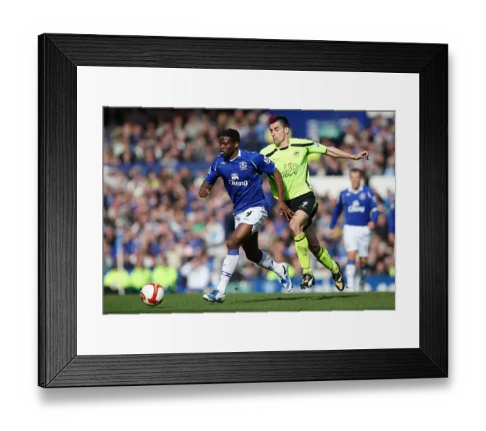 Framed Print : Saha vs Scharner: A Battle in the Barclays Premier League - Everton vs Wigan Athletic (5 / 4 / 09) Framed Print : Saha vs Scharner: A Battle in the Barclays Premier League - Everton vs Wigan Athletic (5 / 4 / 09)
