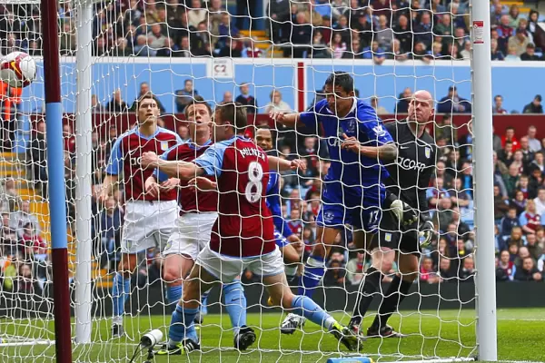 Tim Cahill Scores Everton's Second Goal Against Aston Villa (12 / 4 / 09)