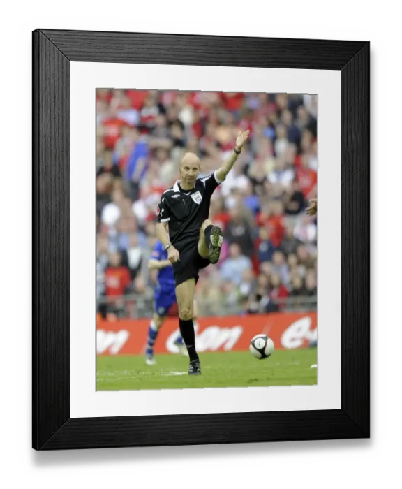 Framed Print : Everton vs Manchester United FA Cup Semi-Final at Wembley Stadium (19 / 4 / 09) - Referees Decision Framed Print : Everton vs Manchester United FA Cup Semi-Final at Wembley Stadium (19 / 4 / 09) - Referees Decision
