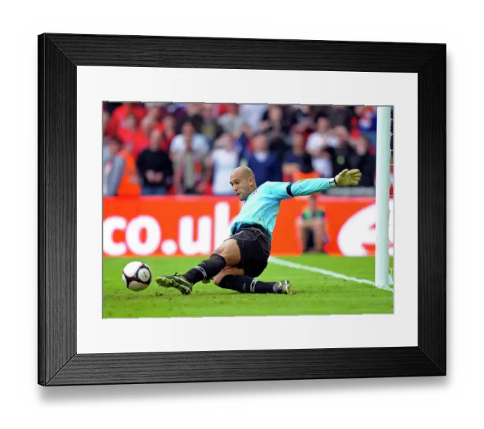 Framed Print : Everton's Tim Howard: Hero of Wembley - Saving Penalties in FA Cup Semi-Final Showdown against Manchester United (April 19, 2009) Framed Print : Everton's Tim Howard: Hero of Wembley - Saving Penalties in FA Cup Semi-Final Showdown against Manchester United (April 19, 2009)