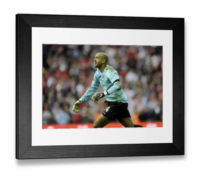 Framed Print : Everton's FA Cup Triumph: Tim Howard's Victory over Manchester United (04 / 19 / 09) Framed Print : Everton's FA Cup Triumph: Tim Howard's Victory over Manchester United (04 / 19 / 09)