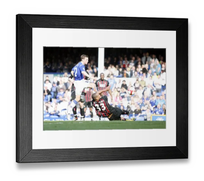 Framed Print : Dan Gosling Scores First Everton Goal Against Manchester City (25 / 4 / 09, Goodison Park) Framed Print : Dan Gosling Scores First Everton Goal Against Manchester City (25 / 4 / 09, Goodison Park)