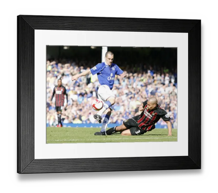 Framed Print : Osman vs De Jong: Everton vs Manchester City, Barclays Premier League, 2009 Framed Print : Osman vs De Jong: Everton vs Manchester City, Barclays Premier League, 2009