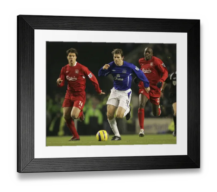 Framed Print : Kevin Kilbane: Beating Xabi Alonso and Mohamed Sissoko to the Ball Framed Print : Kevin Kilbane: Beating Xabi Alonso and Mohamed Sissoko to the Ball