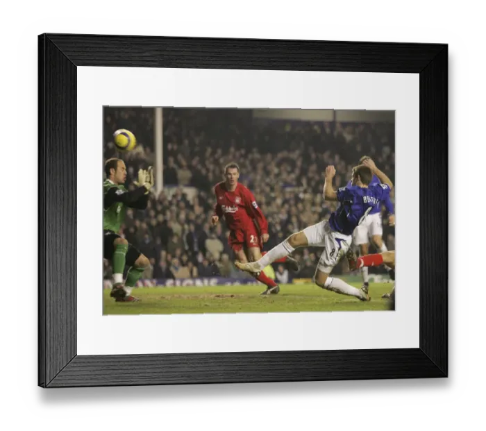 Framed Print : James Beattie's Heart-Stopping Second-Half Near-Miss for Everton FC