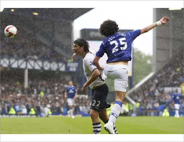 Fellaini vs. Corluka: Everton vs. Tottenham Clash in the Premier League (09 / 05 / 09)