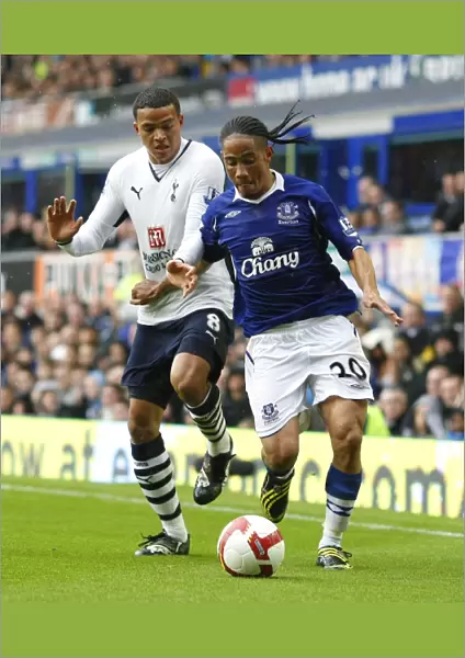 Pienaar vs. Jenas: Everton vs. Tottenham Clash in the Barclays Premier League (08 / 09)