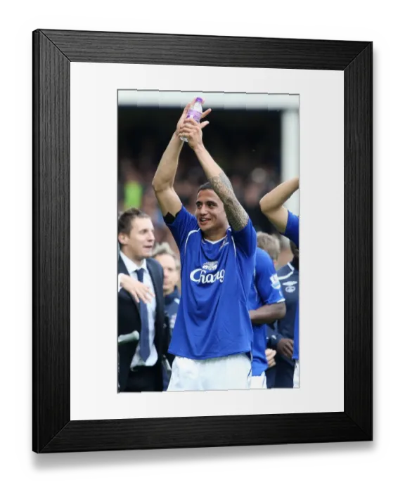 Framed Print : Farewell Applause: Tim Cahill Bids Adieu to Everton Fans vs West Ham United (May 16, 2009) Framed Print : Farewell Applause: Tim Cahill Bids Adieu to Everton Fans vs West Ham United (May 16, 2009)