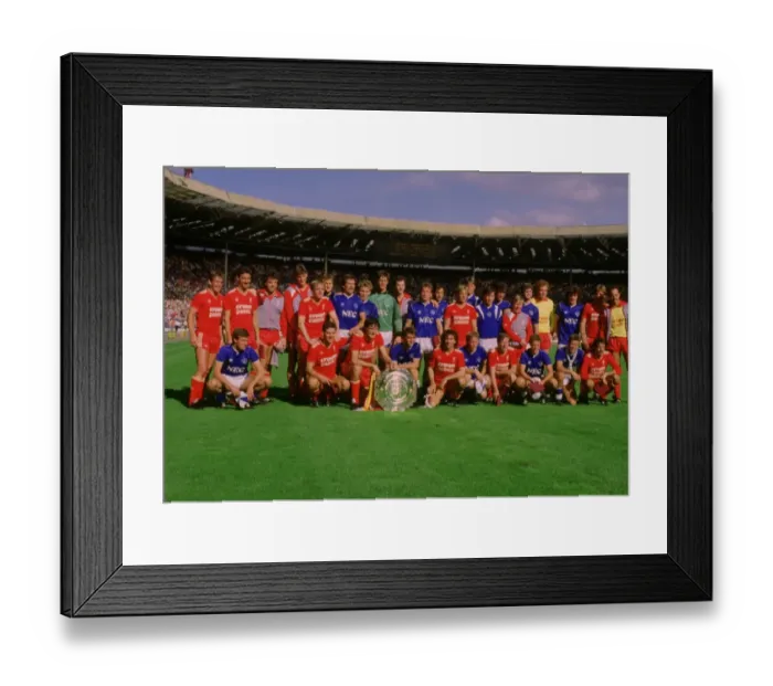 Framed Print : Everton and Liverpool teams share the 1986 Charity Shield Framed Print : Everton and Liverpool teams share the 1986 Charity Shield