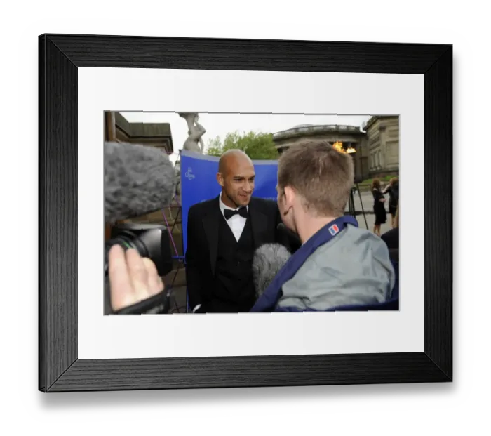 Framed Print : Everton Awards Dinner 2008-2009: Celebrating Football Excellence with Everton and Tim Howard