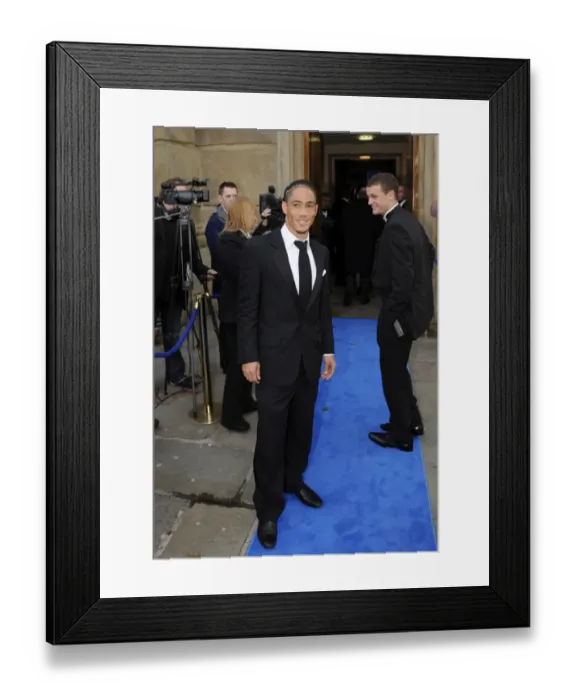 Framed Print : Everton Awards Dinner 2008-2009: Steven Pienaar Receives His Award Framed Print : Everton Awards Dinner 2008-2009: Steven Pienaar Receives His Award