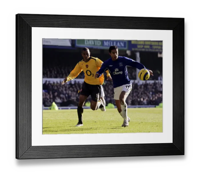 Framed Print : Tim Cahill's Defiant Stand: Everton vs Arsenal - Cahill Holds Off Gilberto Framed Print : Tim Cahill's Defiant Stand: Everton vs Arsenal - Cahill Holds Off Gilberto