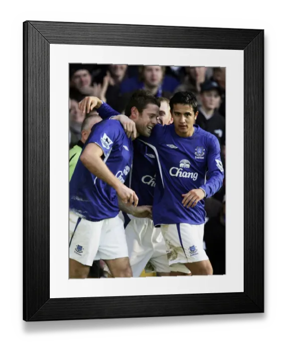 Framed Print : Beattie and Cahill's Unforgettable Moment: Everton's First Goal Celebration