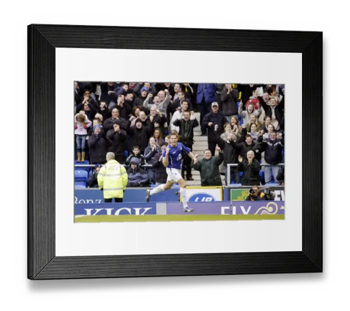 Framed Print : James Beattie's Euphoric Goal Celebration: Everton vs. Blackburn