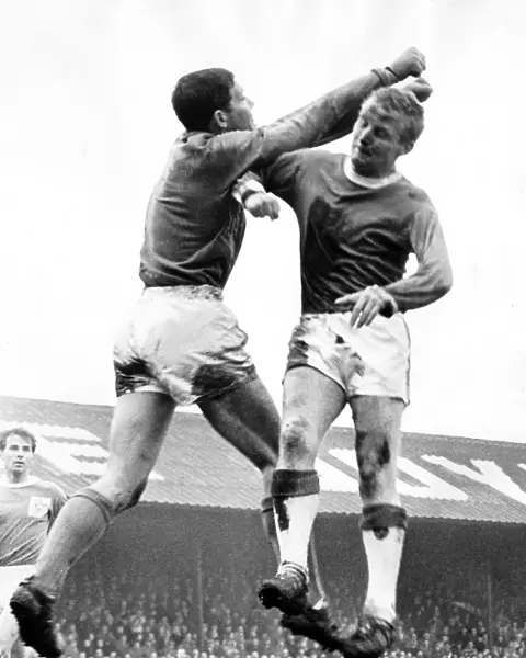 Alex Young Everton in action in August 1964