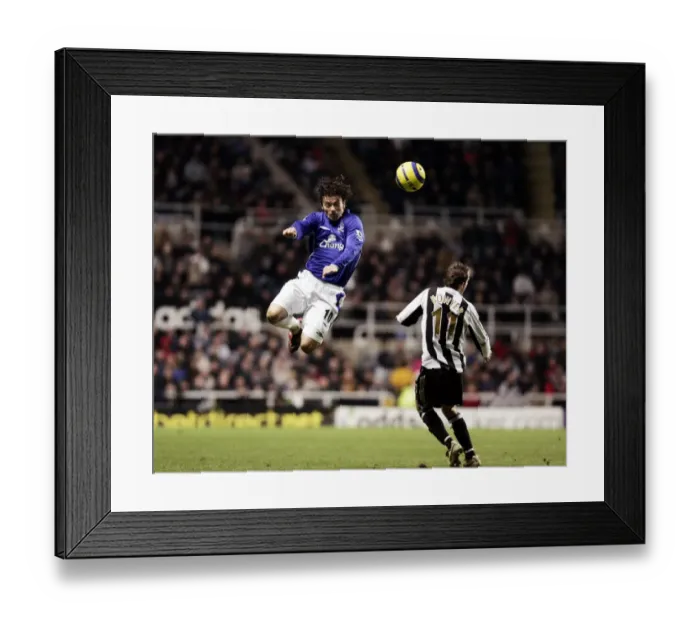 Framed Print : Soaring High: Simon Davies Glorious Moment at Everton Football Club