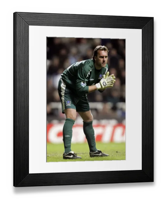 Framed Print : Football - Newcastle United v Everton FA Barclays Premiership Framed Print : Football - Newcastle United v Everton FA Barclays Premiership