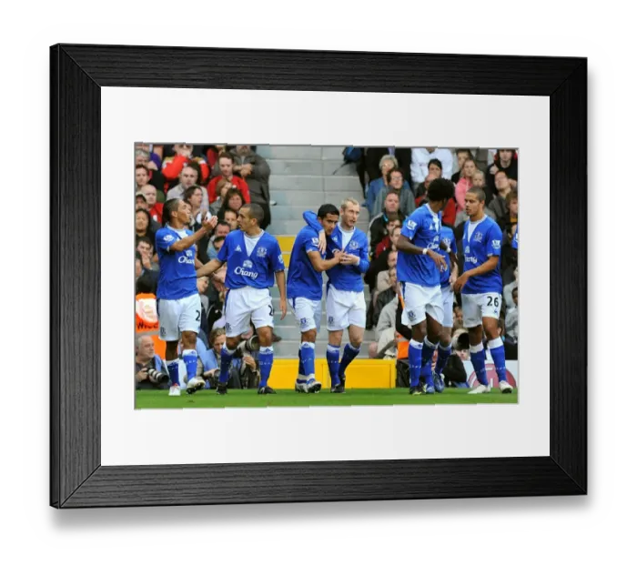 Framed Print : Soccer - Barclays Premier League - Fulham v Everton - Craven Cottage Framed Print : Soccer - Barclays Premier League - Fulham v Everton - Craven Cottage