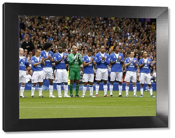 Everton Players Honor Sir Bobby Robson: A Minute's Applause at Goodison Park (Everton vs Arsenal, Premier League)