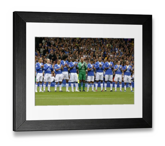 Framed Print : Everton Players Honor Sir Bobby Robson: A Minute's Applause at Goodison Park (Everton vs Arsenal, Premier League)