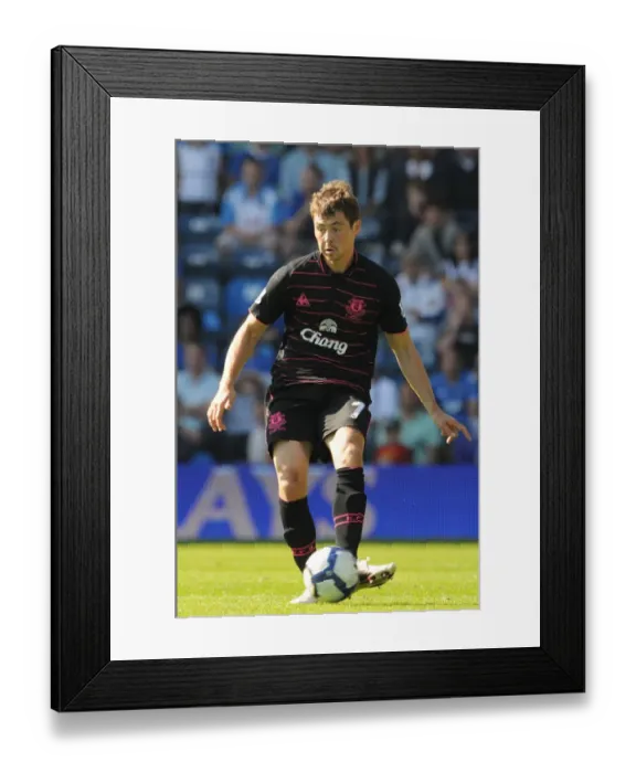 Framed Print : Diniyar Bilyaletdinov in Action at Fratton Park: Everton vs Portsmouth, Barclays Premier League