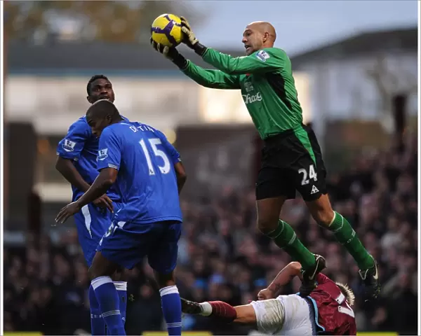 Tim Howard's Leap: Everton vs. West Ham United - Barclays Premier League, Upton Park