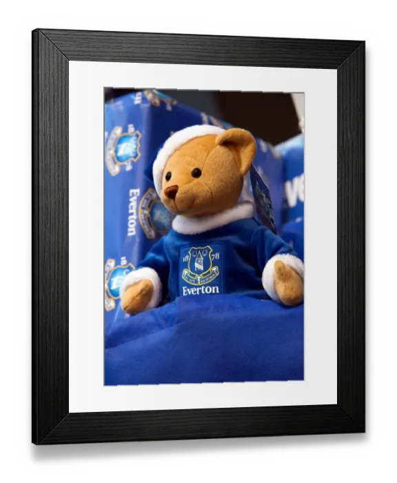 Framed Print : Soccer - Everton Presentation - Everton Two Store Framed Print : Soccer - Everton Presentation - Everton Two Store