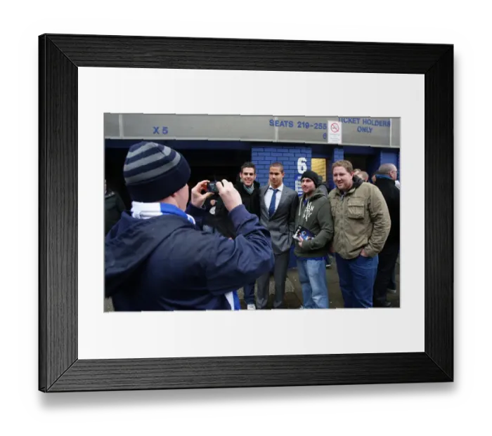 Framed Print : Soccer - Barclays Premier League - Everton v Liverpool - Goodison Park Framed Print : Soccer - Barclays Premier League - Everton v Liverpool - Goodison Park