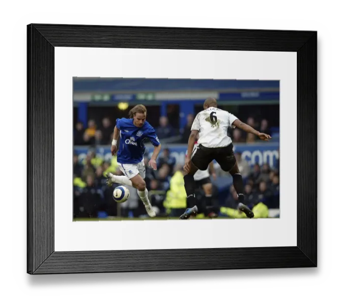 Framed Print : Everton's Andy van der Meyde in Action: Thrilling Moment Framed Print : Everton's Andy van der Meyde in Action: Thrilling Moment