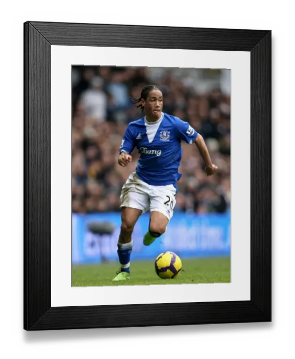 Framed Print : Soccer - Barclays Premier League - Tottenham Hotspur v Everton - White Hart Lane