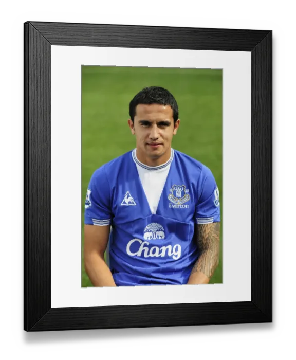 Framed Print : Tim Cahill in Everton FC Team Photo (2009-10) Framed Print : Tim Cahill in Everton FC Team Photo (2009-10)