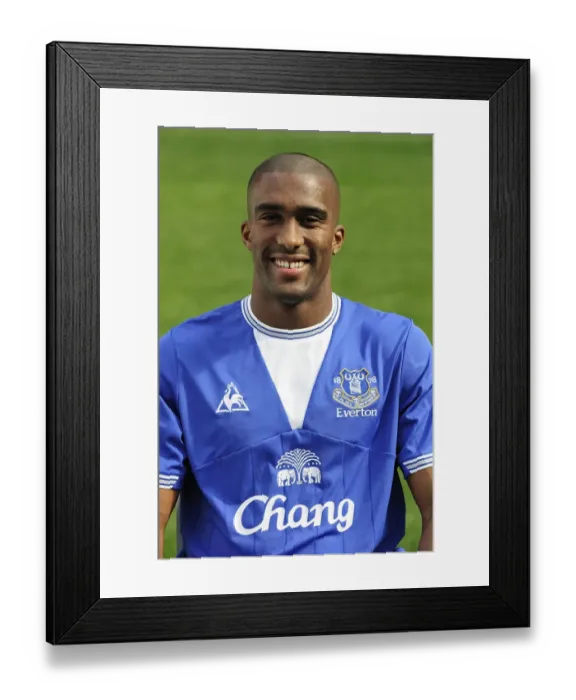 Framed Print : Everton FC: 2009-10 Team Photo - Sylvain Distin Framed Print : Everton FC: 2009-10 Team Photo - Sylvain Distin