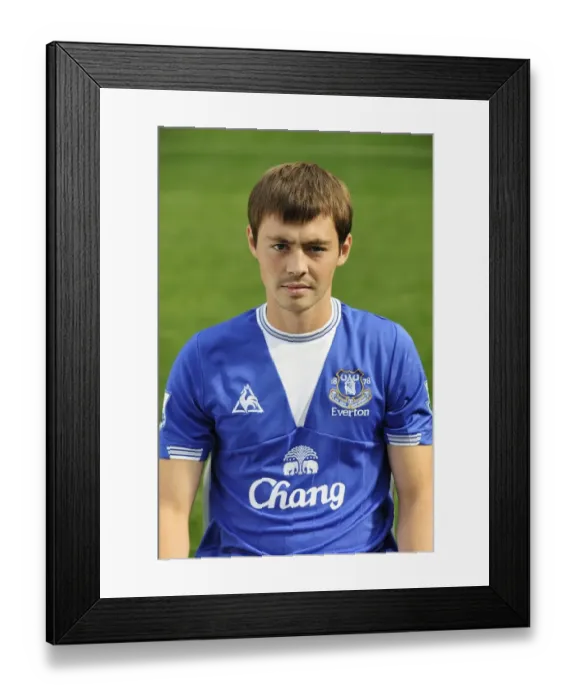 Framed Print : Everton FC 2009-10 Team Photo: Diniyar Bilyaletdinov Framed Print : Everton FC 2009-10 Team Photo: Diniyar Bilyaletdinov