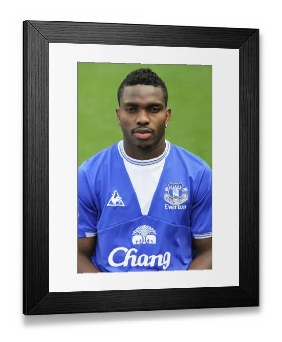 Framed Print : Everton FC: Joseph Yobo in Action (2009-10 Team Photo) Framed Print : Everton FC: Joseph Yobo in Action (2009-10 Team Photo)