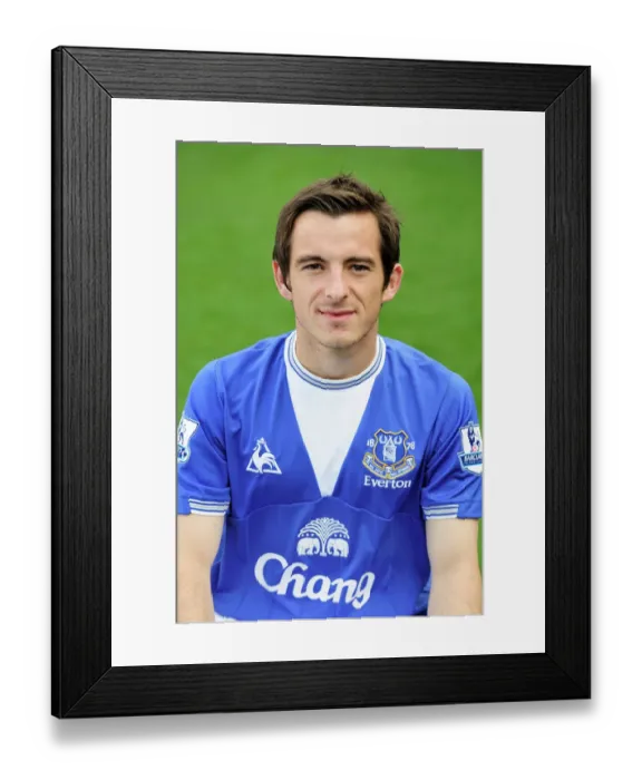 Framed Print : Everton FC: Leighton Baines, 2009-10 Team Photo Framed Print : Everton FC: Leighton Baines, 2009-10 Team Photo